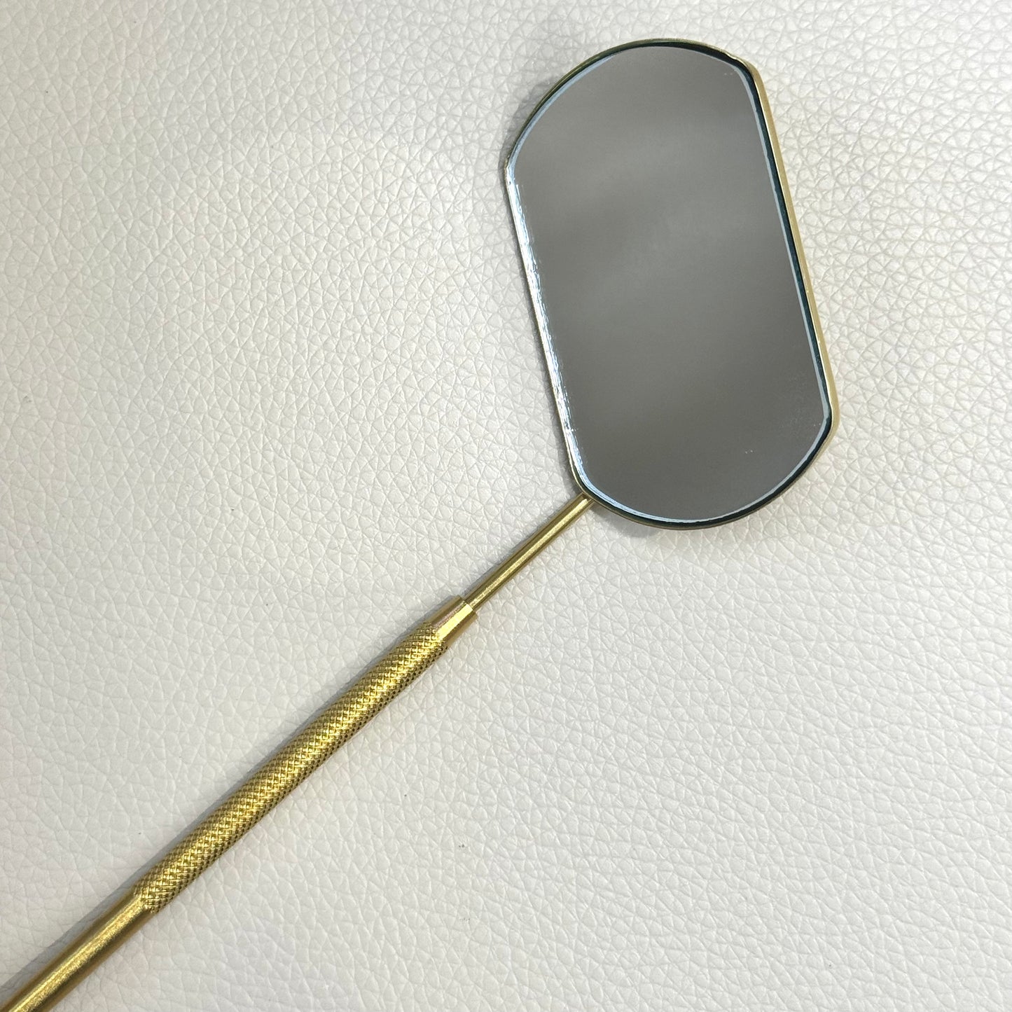 Hand mirror